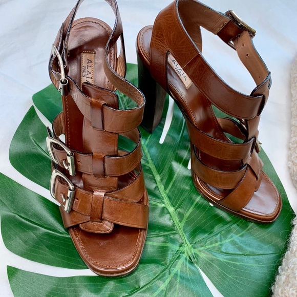 ALAïA cage sandals with buckle accents - Picture 2 of 3